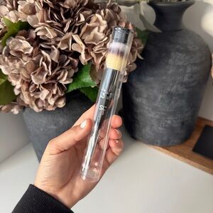 it cosmetics heavenly luxe complexion perfection brush #7